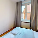 Zamieszkaj Na Samym Rynku فروتسواف